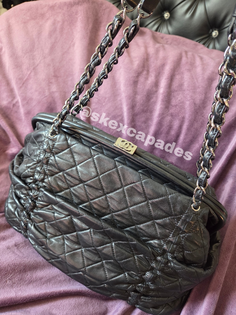 CHANEL Black Quilted Chain-Handle Women's Shoulder Hobo Chic Sytle Purse